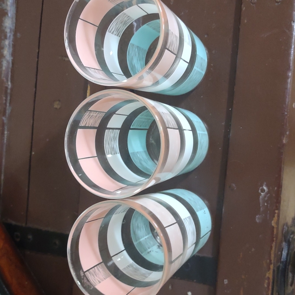 Pastel Ribbon Vintage Glasses - Picture 3 of 4